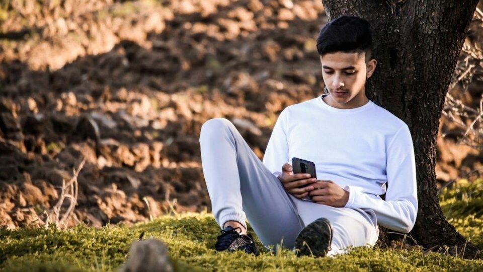 How to Turn Your Tween’s iPhone into a Backyard Science Lab